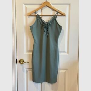 NWT GUESS Floral Lace Trim Bodycon Mini Dress Sage Green Size Medium